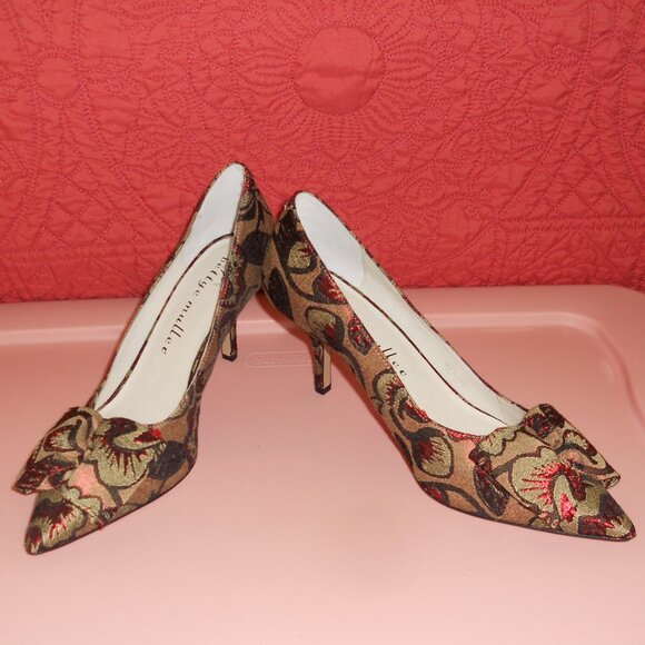 Bettye Muller 7M Brocade High Heels Red Olive Pointy Toe Pumps - Picture 2 of 9